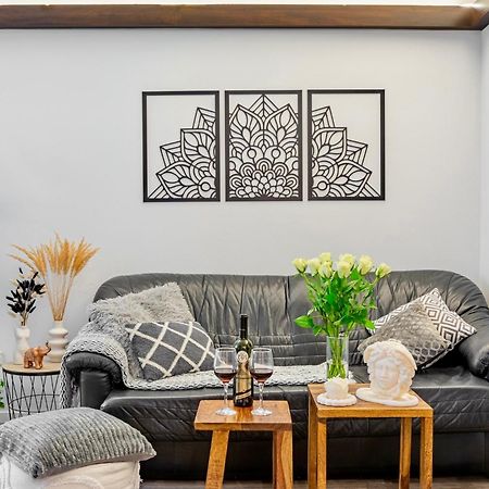 Natural-Style Apartment In The Centre Of Bratislava Esterno foto