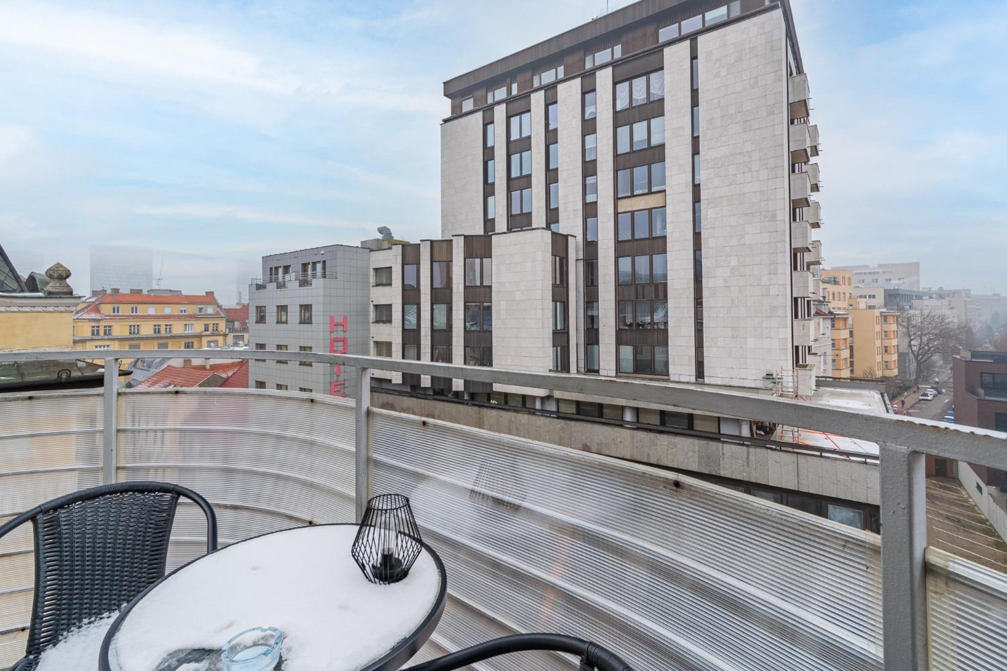 Natural-Style Apartment In The Centre Of Bratislava Esterno foto