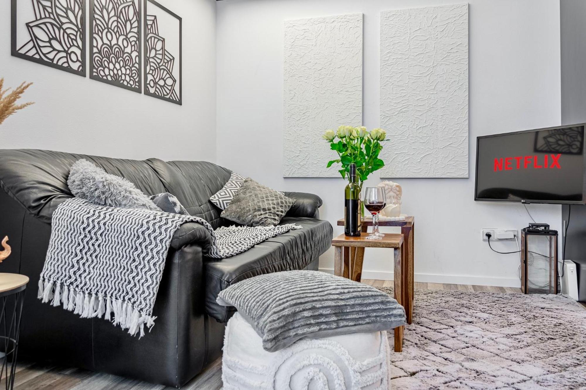 Natural-Style Apartment In The Centre Of Bratislava Esterno foto