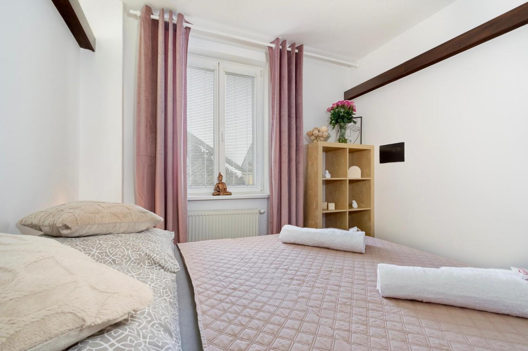 Natural-Style Apartment In The Centre Of Bratislava Esterno foto